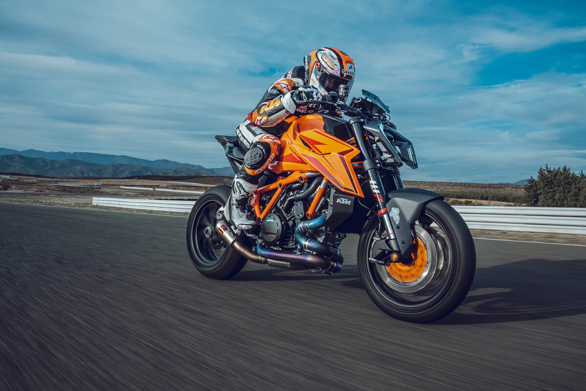RAW, UNFILTERED NAKED PERFORMANCE: THE KTM DUKE RANGE SETS THE PACE FOR THE NEW YEAR