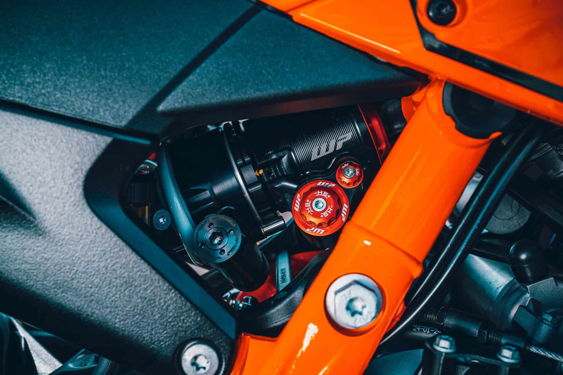 WP APEX PRO 8750 Shock Absorber – KTM 990 RC R / Duke R