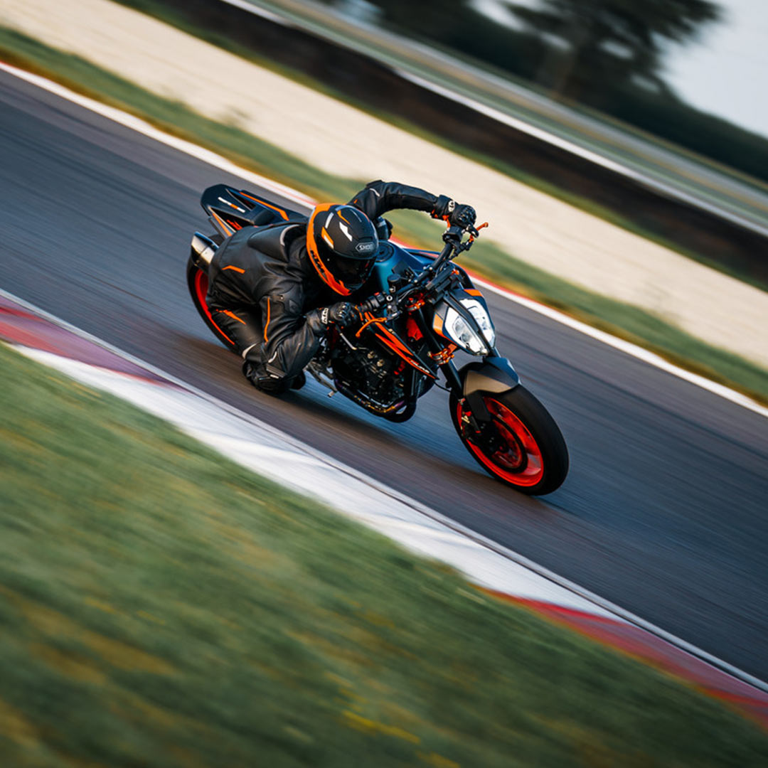 2023 KTM 890 DUKE R